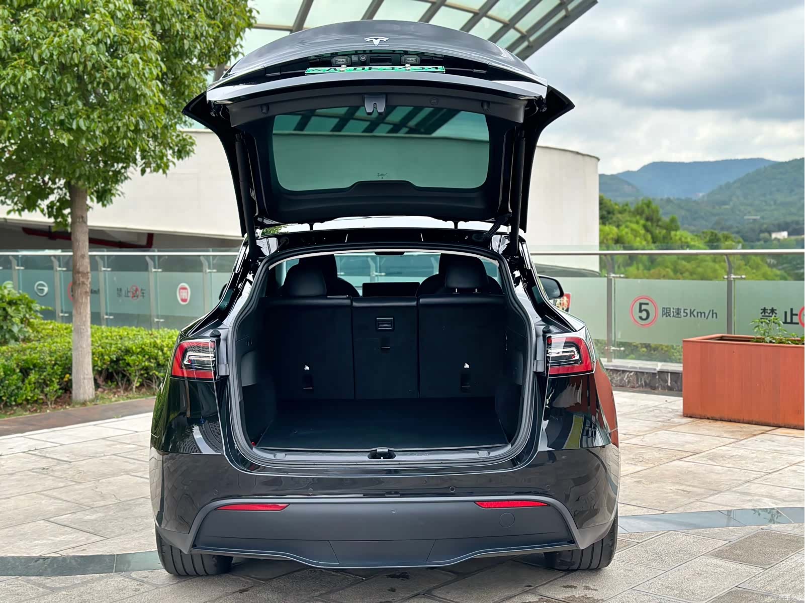 Tesla Model Y, 2023 21