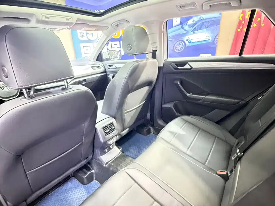 Volkswagen T-ROC exploring Songs