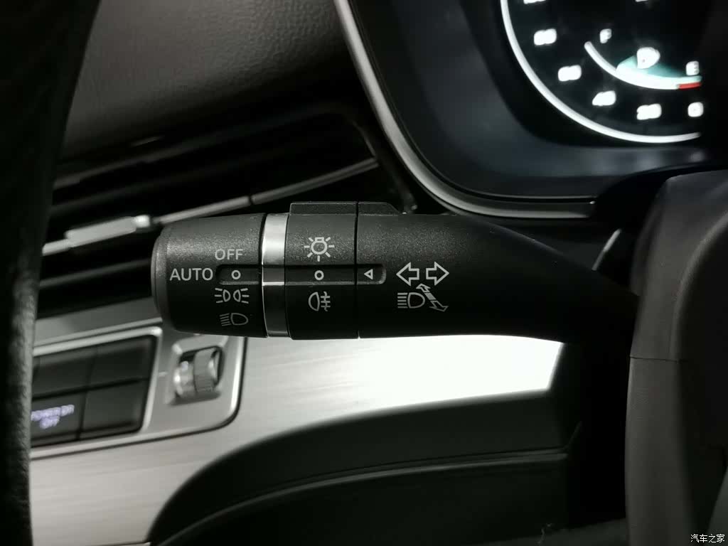 Roewe iMAX8, 2022 21