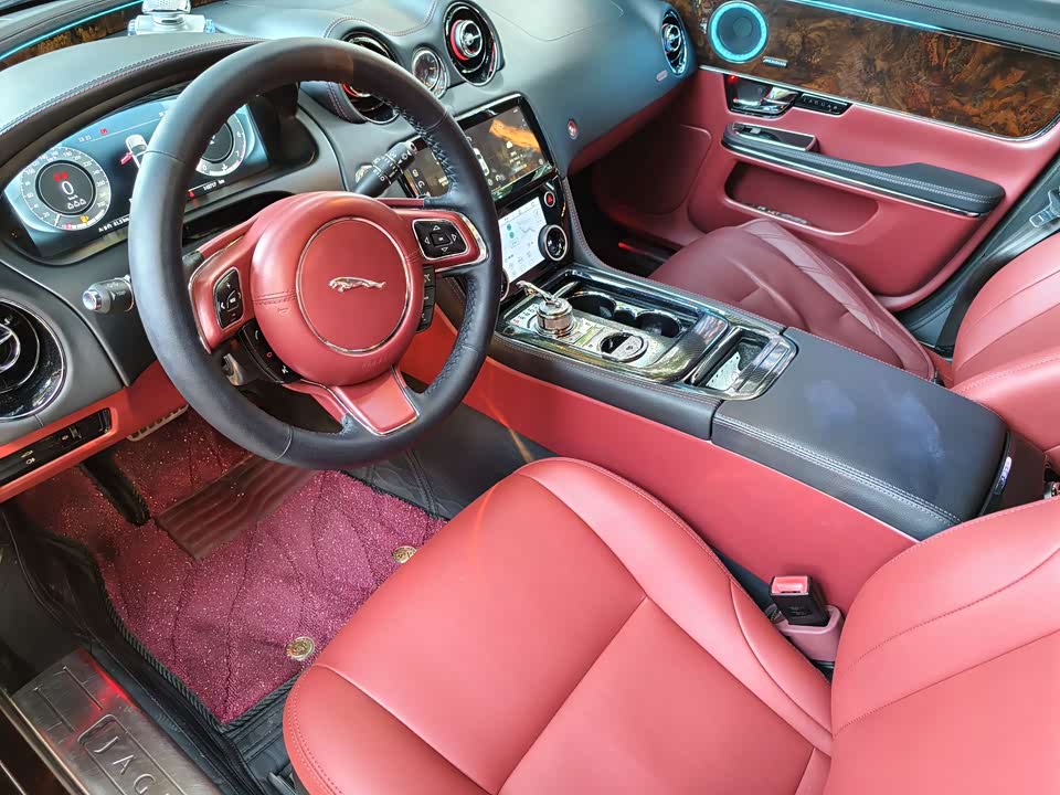 Jaguar XJ Jaguar XJ