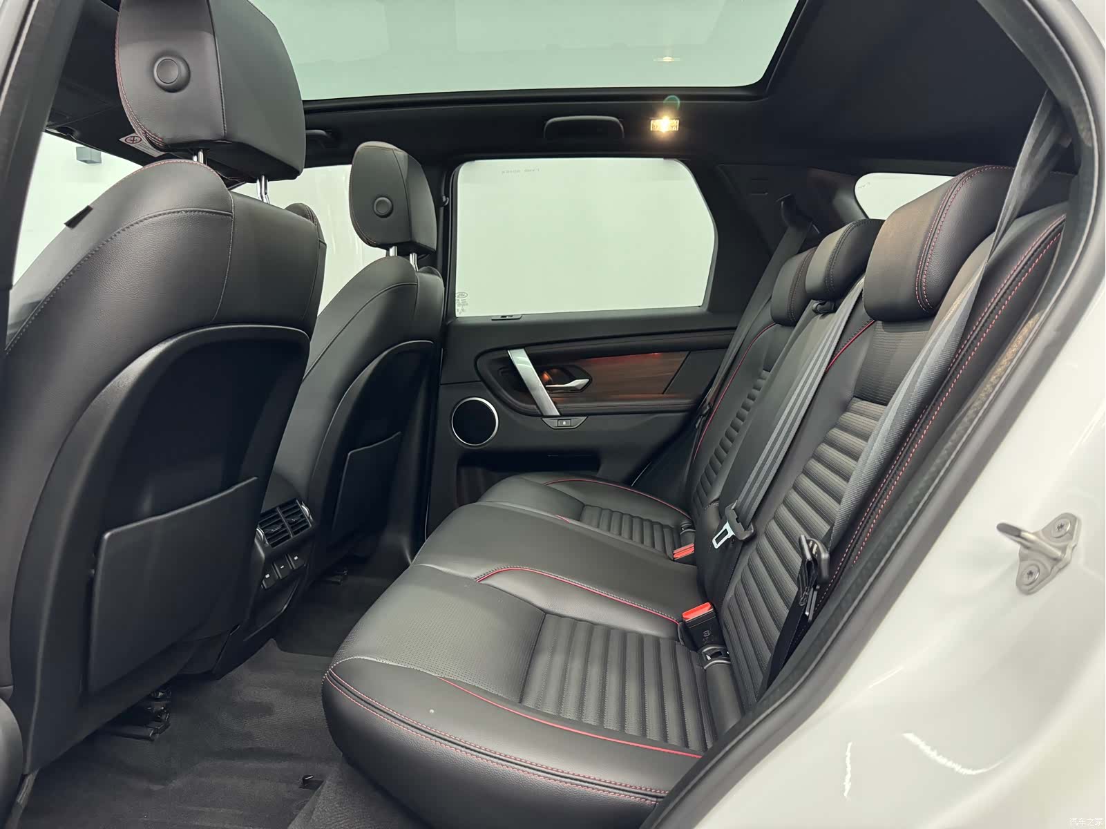 Land Rover Discovery, 2023 6