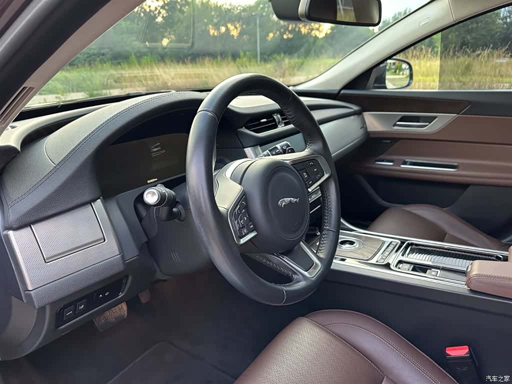 Land Rover XFL, 2019 13