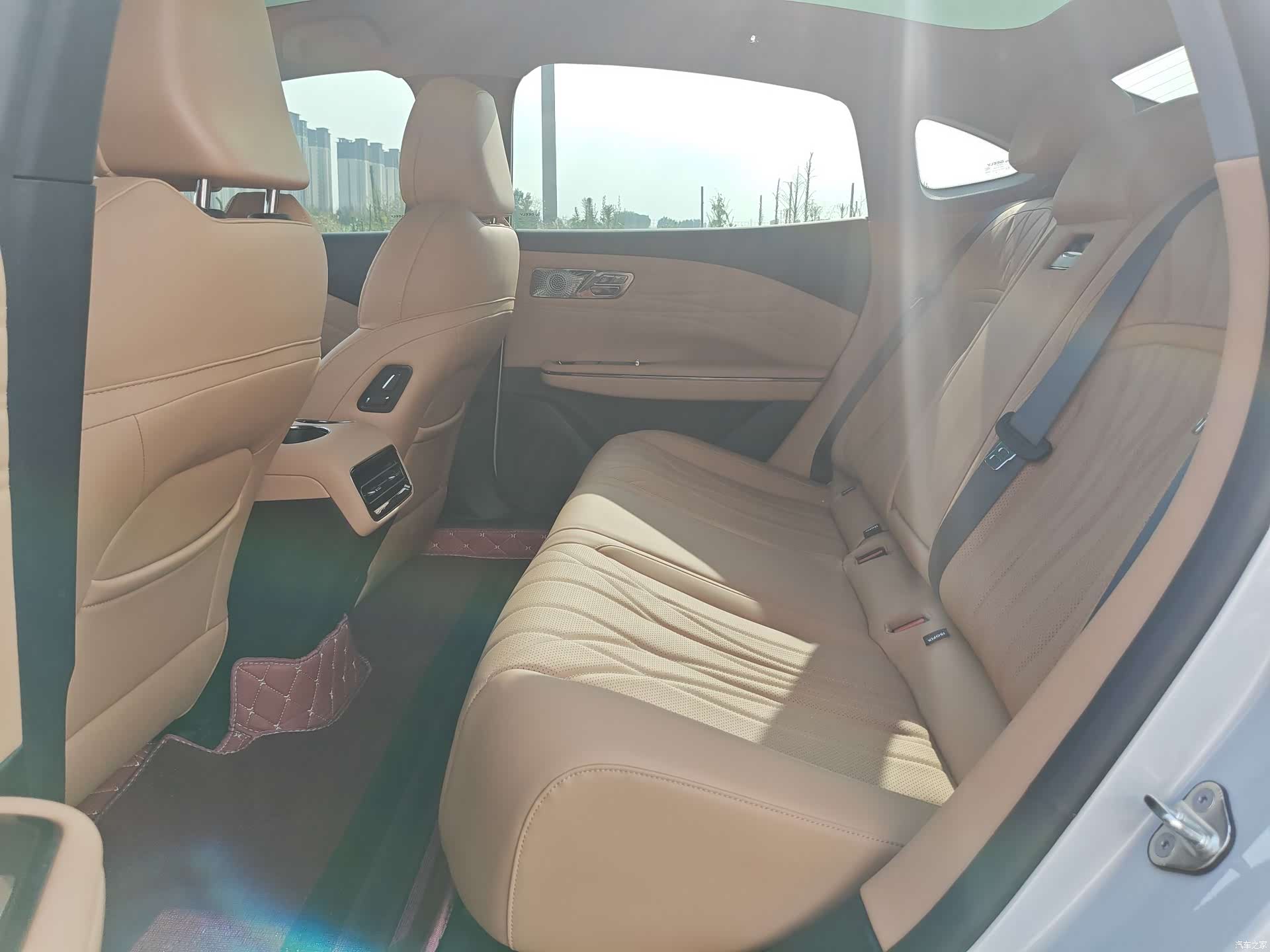 Geely 8, 2025 все фото