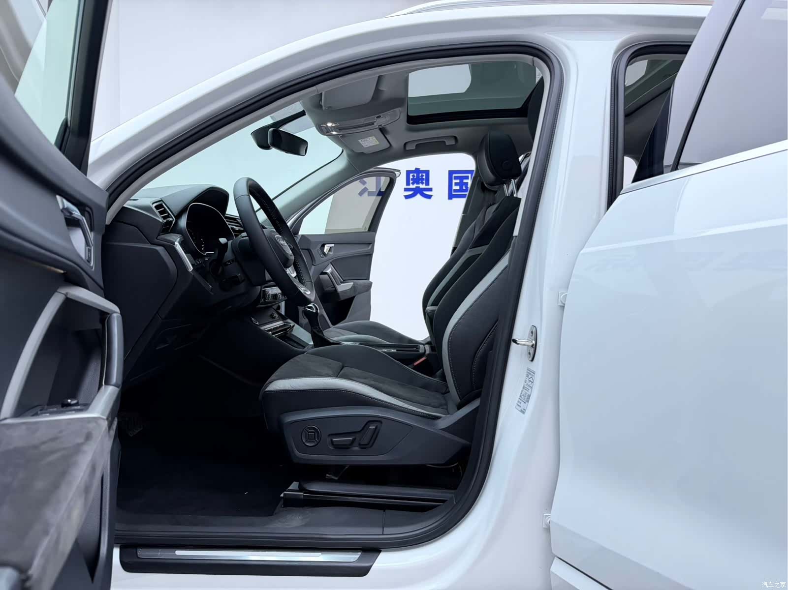 Audi Q3, 2022 все фото