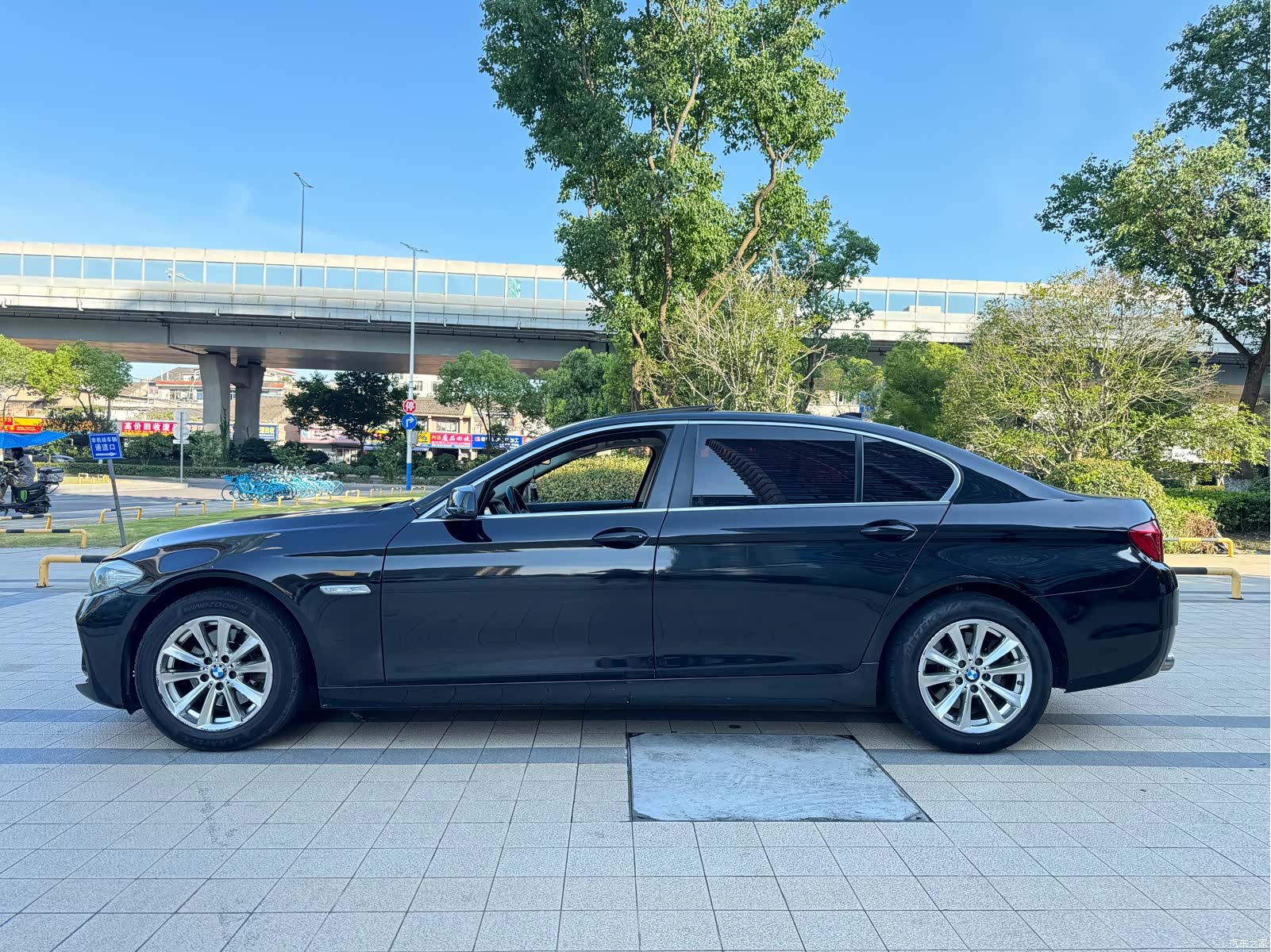 BMW 5 Series, 2011 11