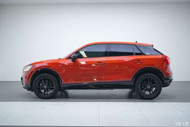 Audi Q2L, 2019 6