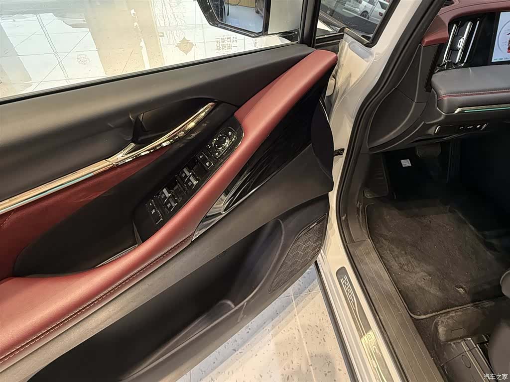 Trumpchi E9, 2025 11