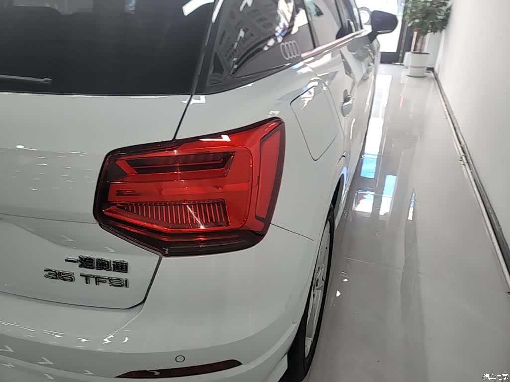Audi Q2L, 2020 8