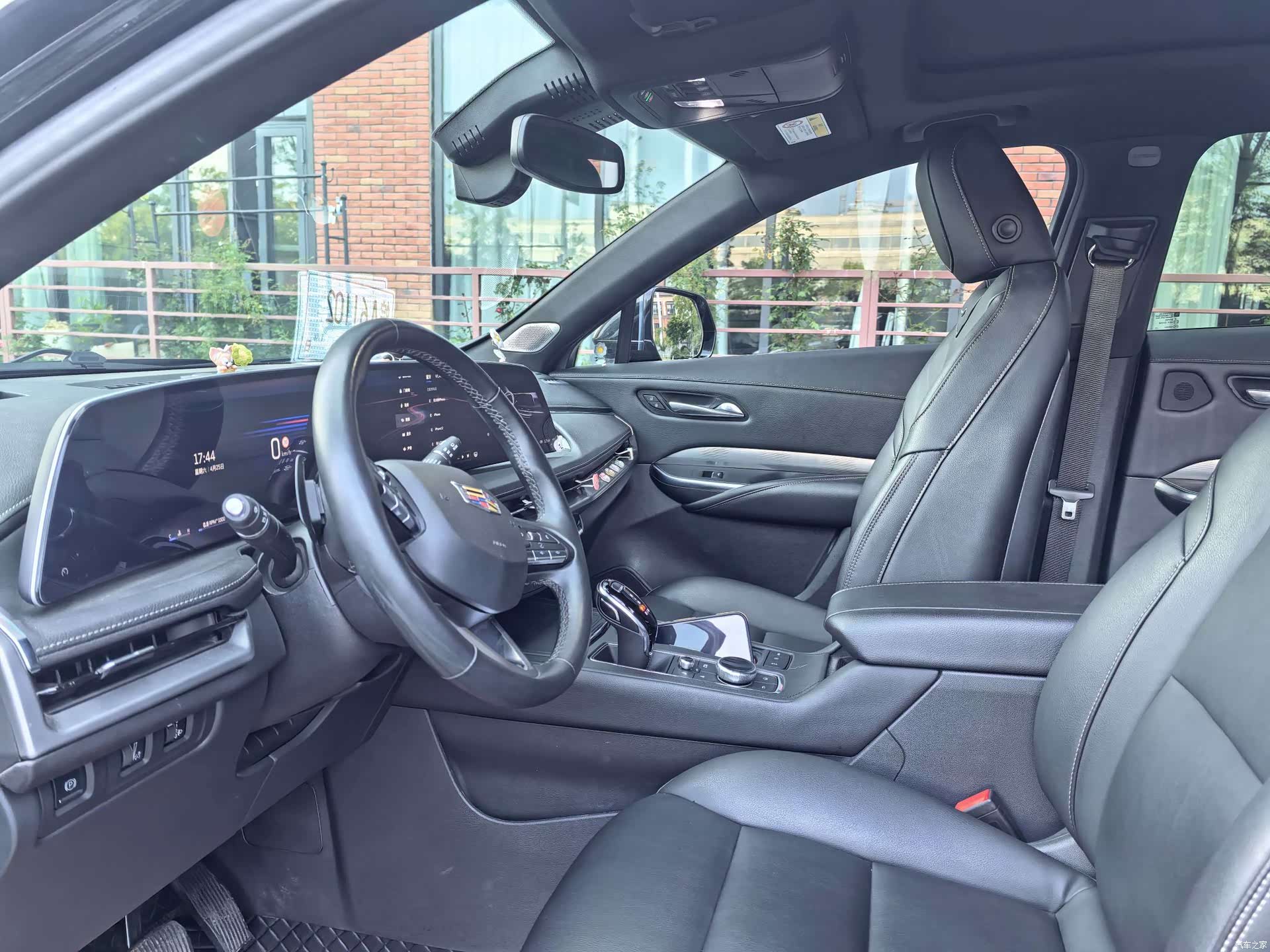 Cadillac XT4, 2024 все фото