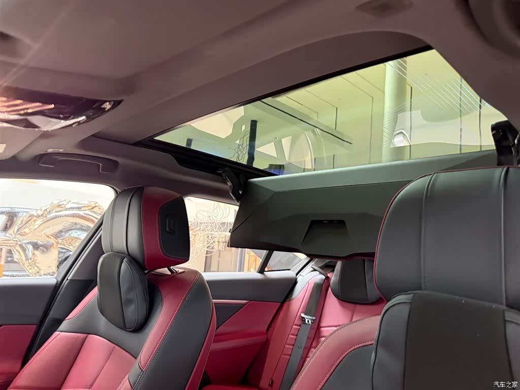 BMW 5 Series, 2025 11