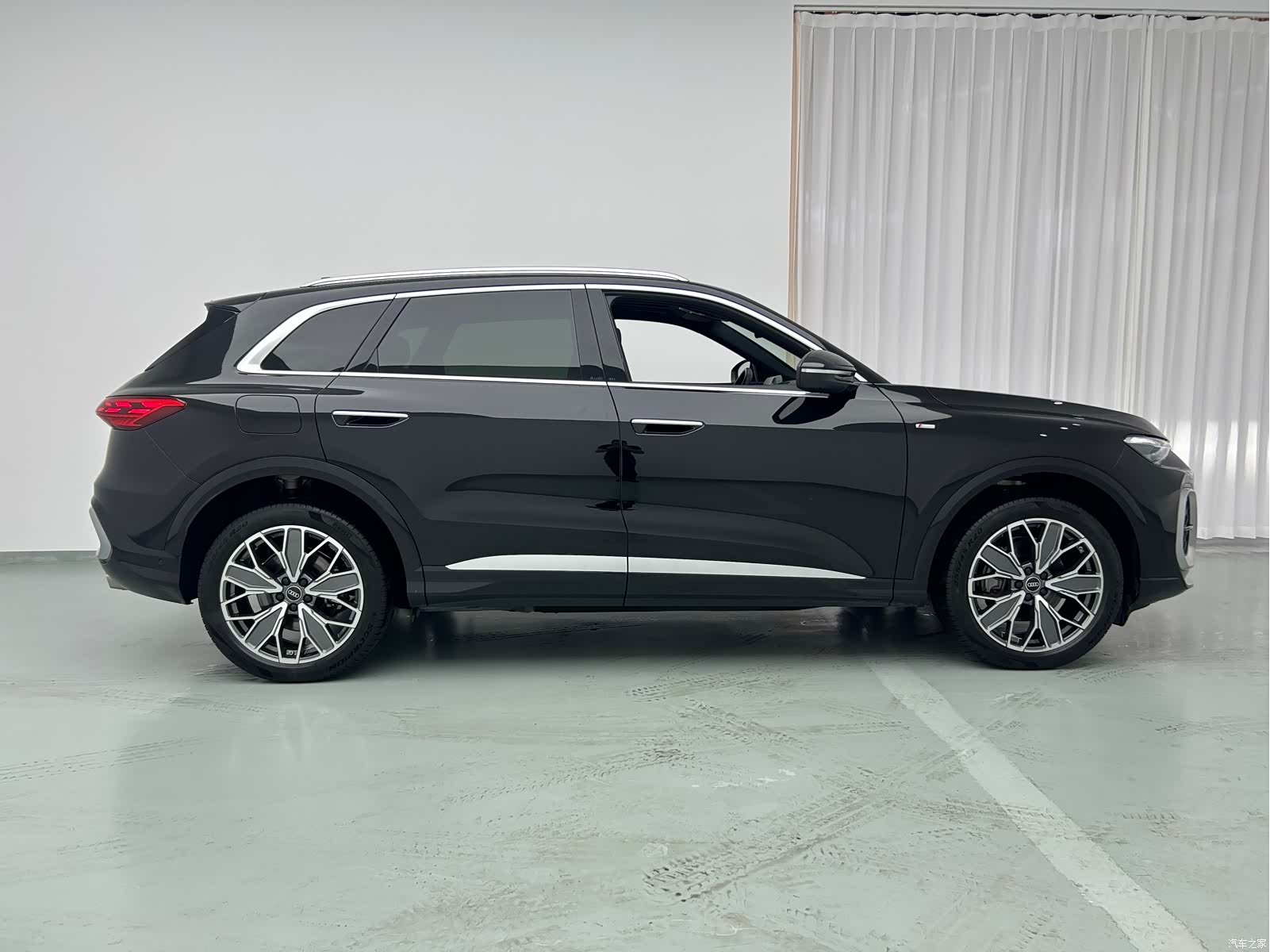 Audi Q5L, 2025 14