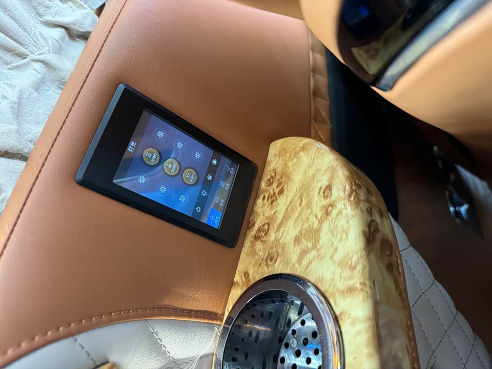 Mercedes-Benz V-class