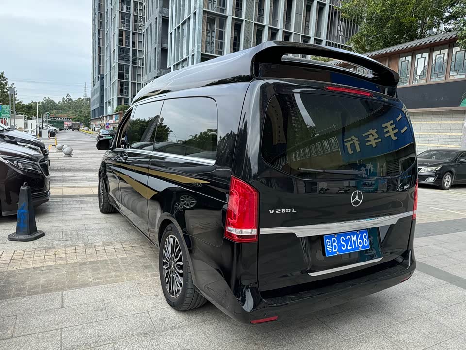 Mercedes-Benz V-class