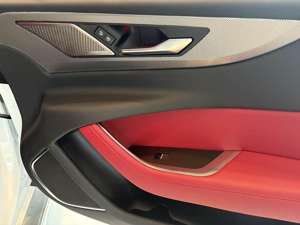 Jaguar XEL Jaguar XEL