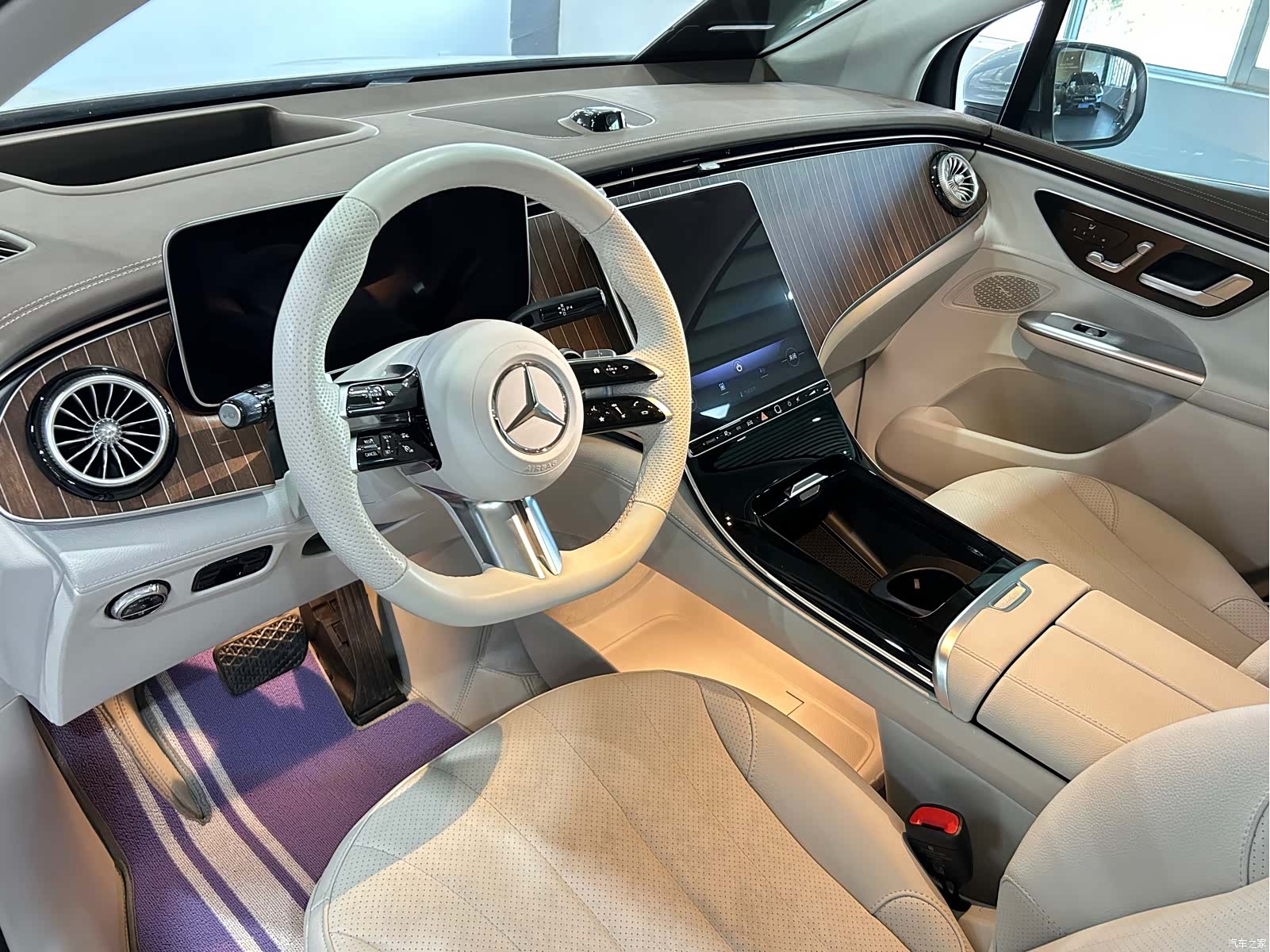 Mercedes-Benz EQE, 2024 7