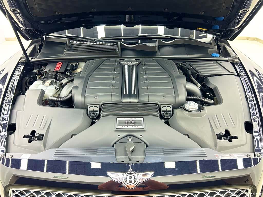 Bentley Bentayga, 2018 21