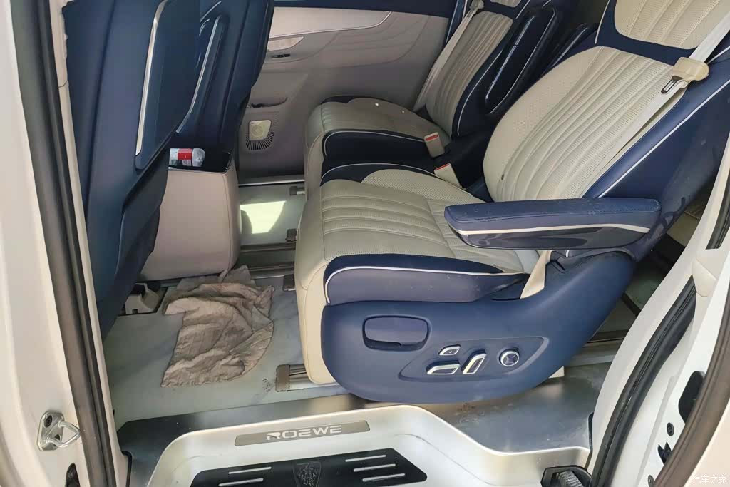 Roewe iMAX8, 2023 11