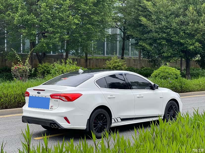 Ford Focus, 2021 4