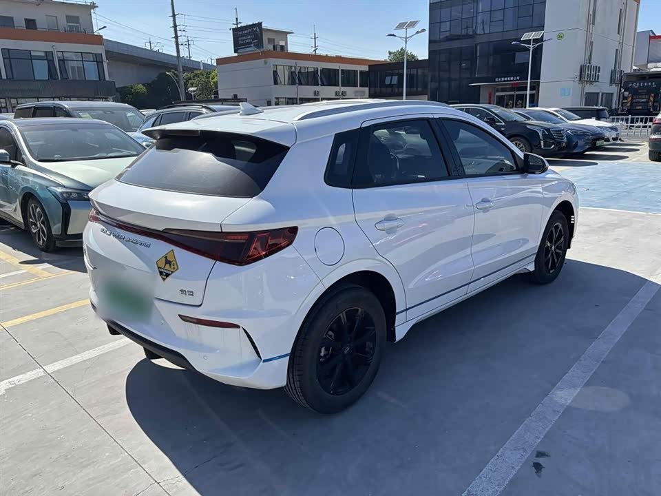 BYD e2