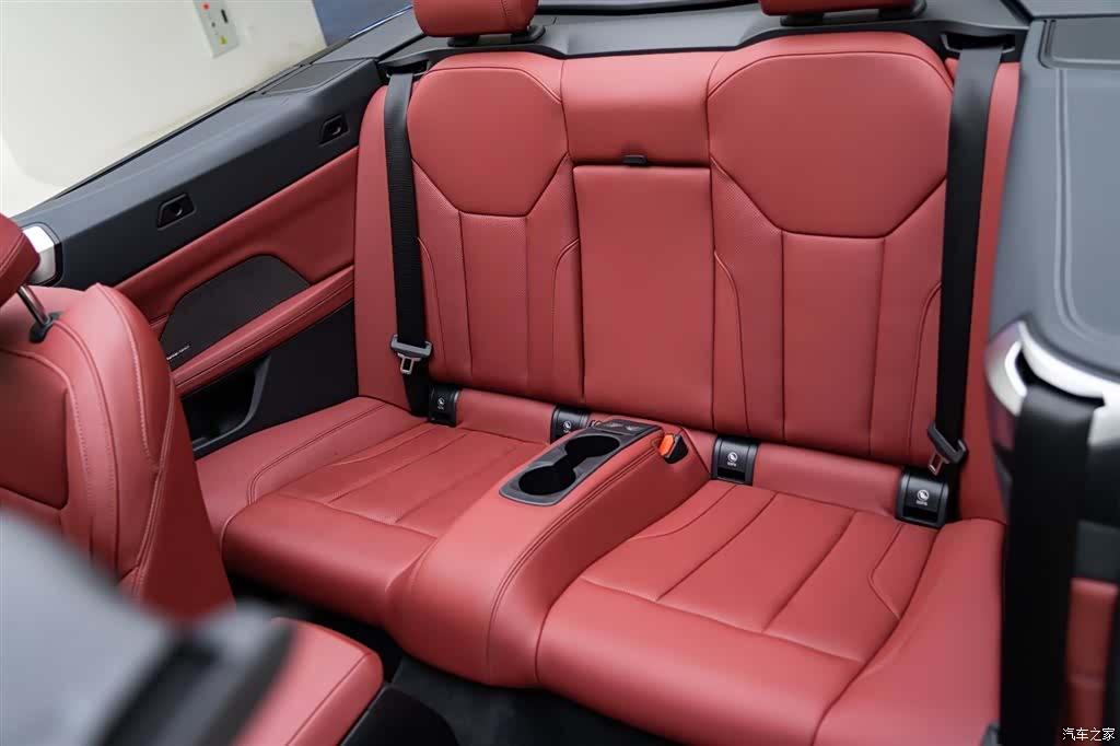 BMW 4 Series, 2025 10
