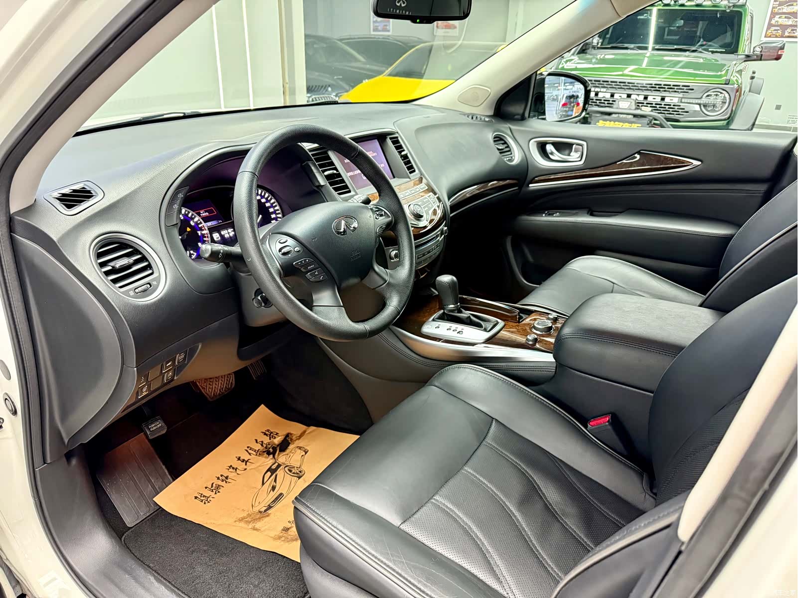 Infiniti JX35, 2013 10