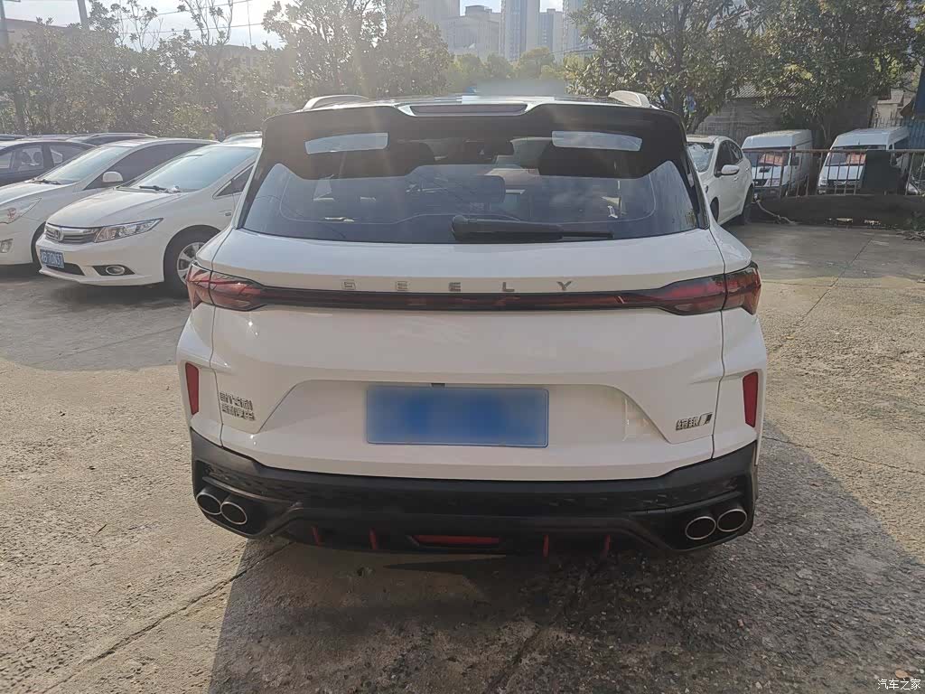Geely Coolray, 2022 13