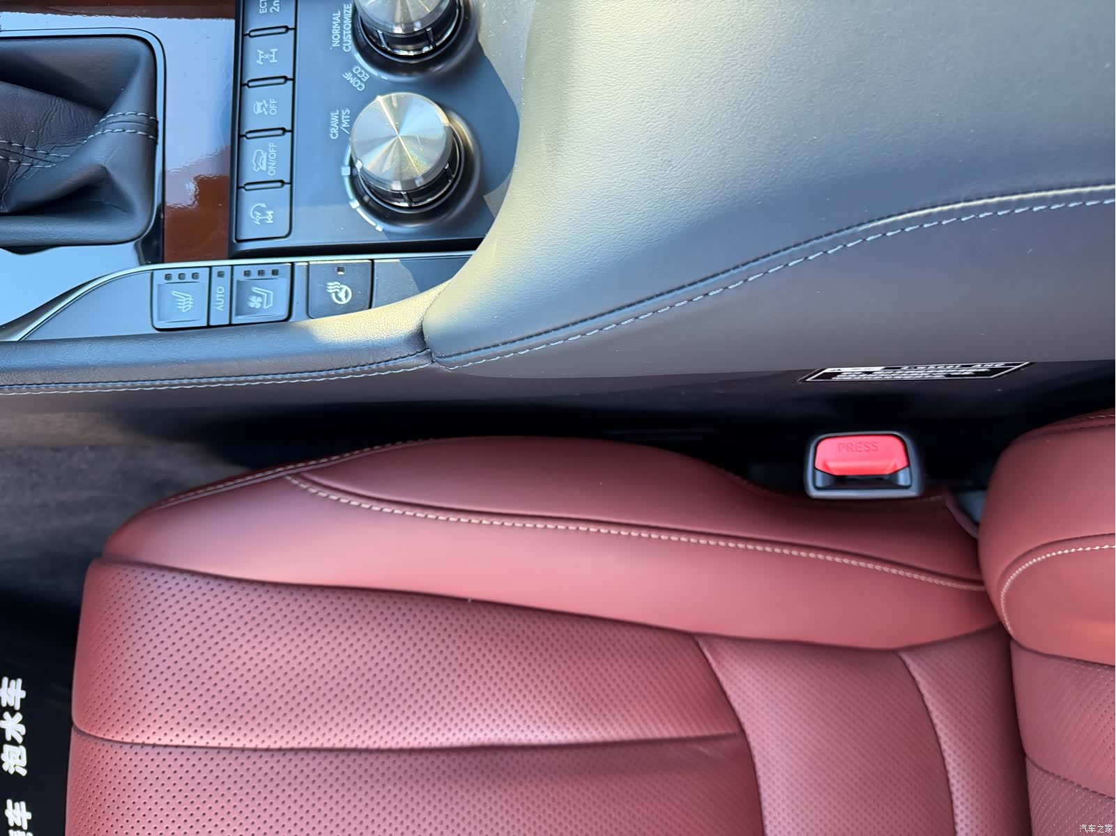Lexus LX, 2016 11