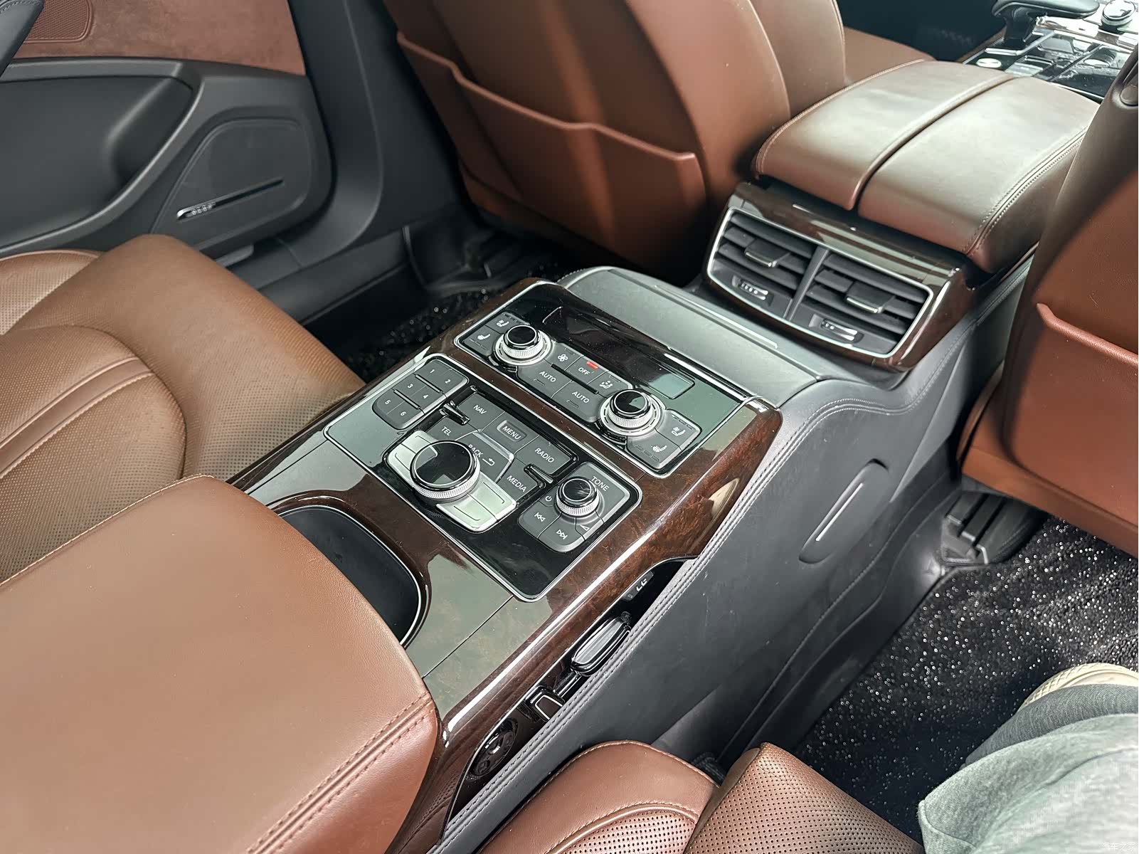Audi A8L, 2014 29