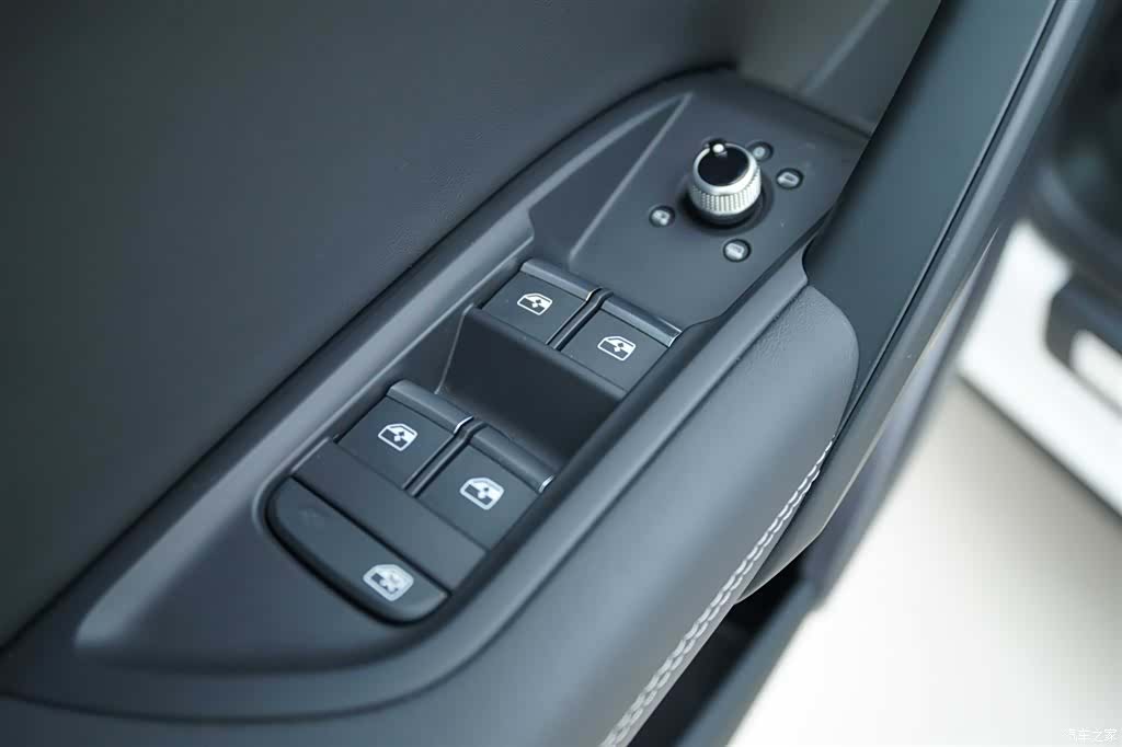 Audi Q5L, 2020 11