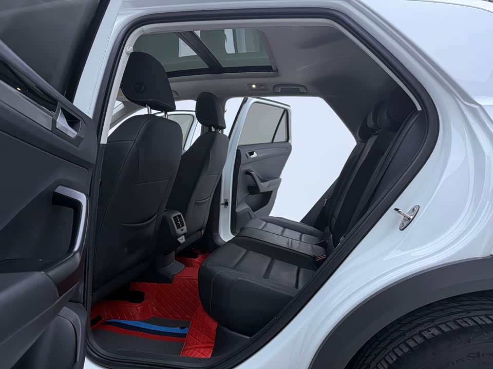 Volkswagen T-ROC exploring Songs