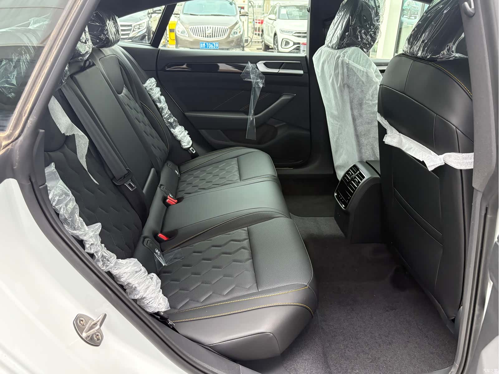 Volkswagen CC, 2026 6
