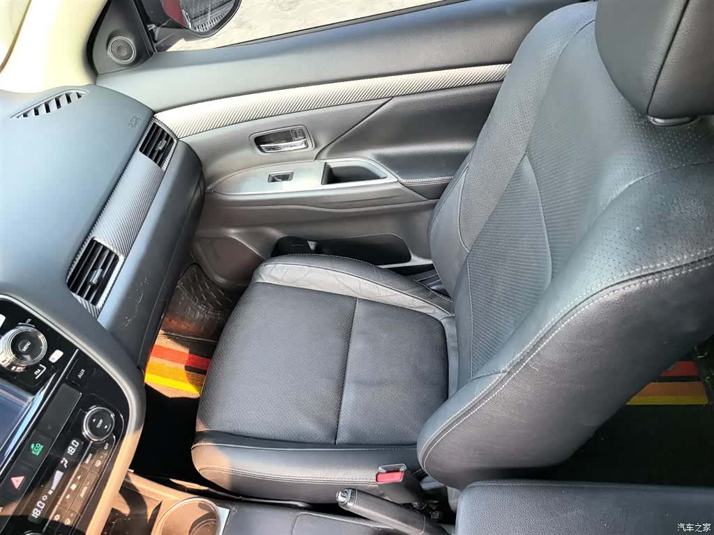 Mitsubishi Outlander, 2015 10