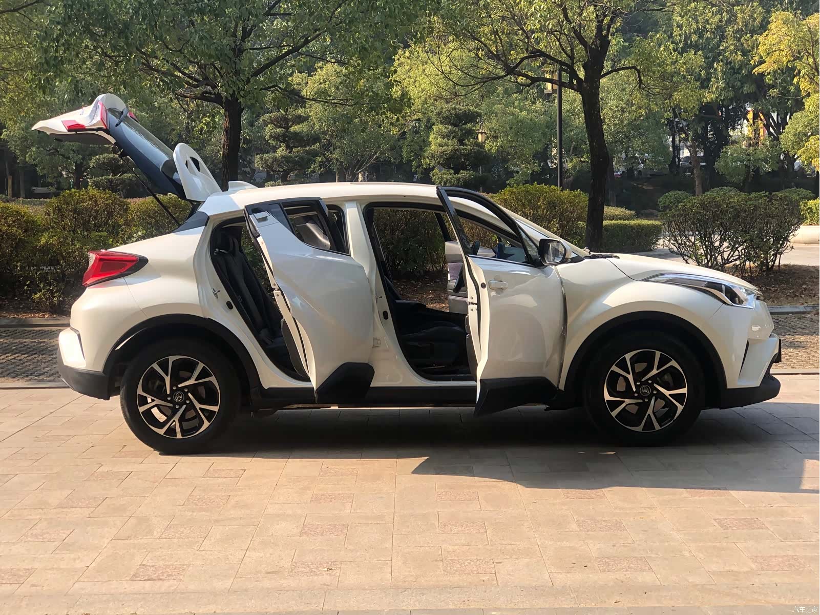 Toyota C-HR, 2020 11