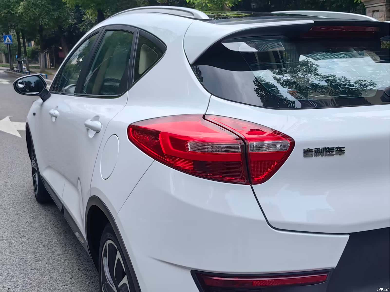 Geely Emgrand, 2017 9