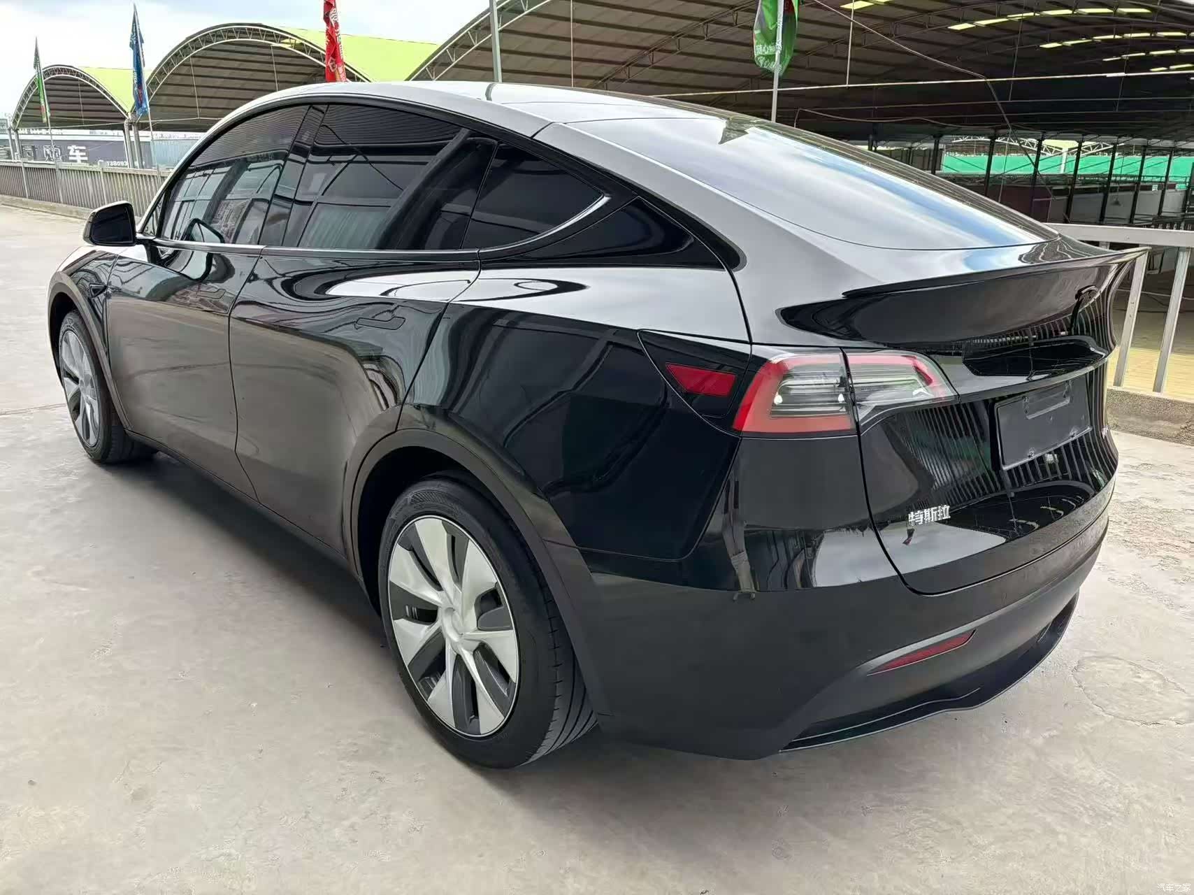 Tesla Model Y, 2023 4