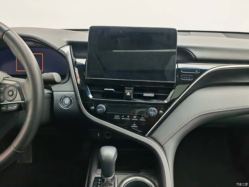Toyota Camry, 2022 12