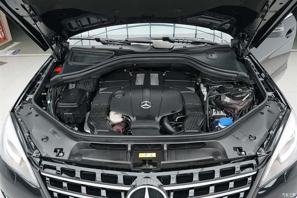 Mercedes-Benz M-Class, 2015 32