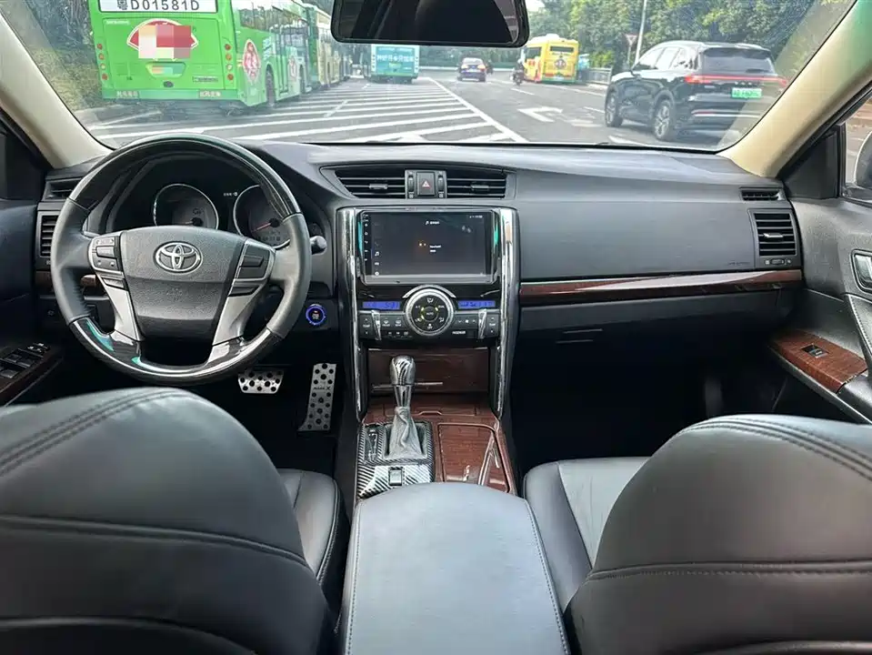 Toyota Reiz