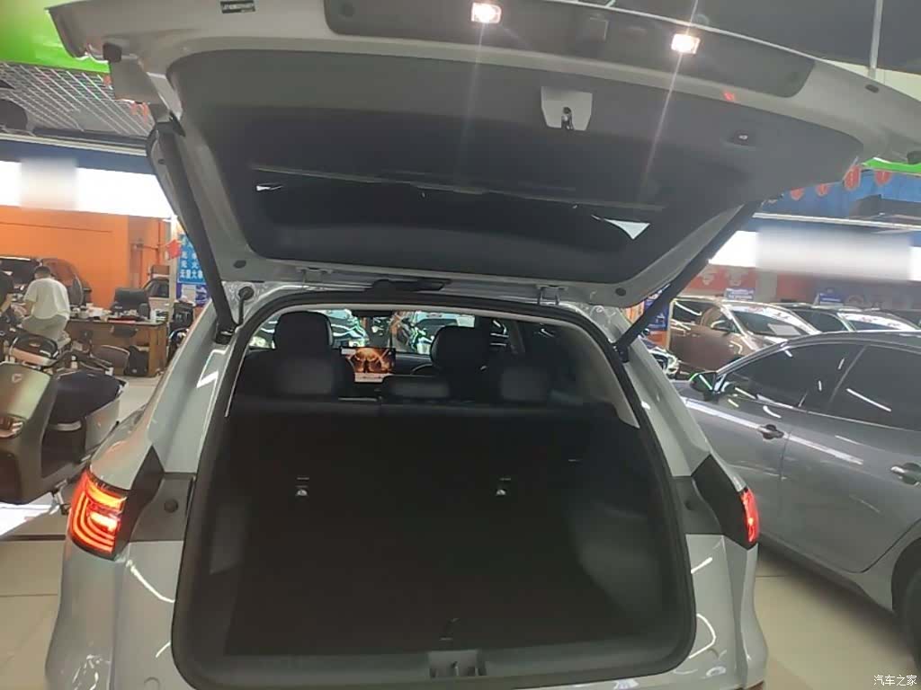 Geely Galaxy E5, 2025 19