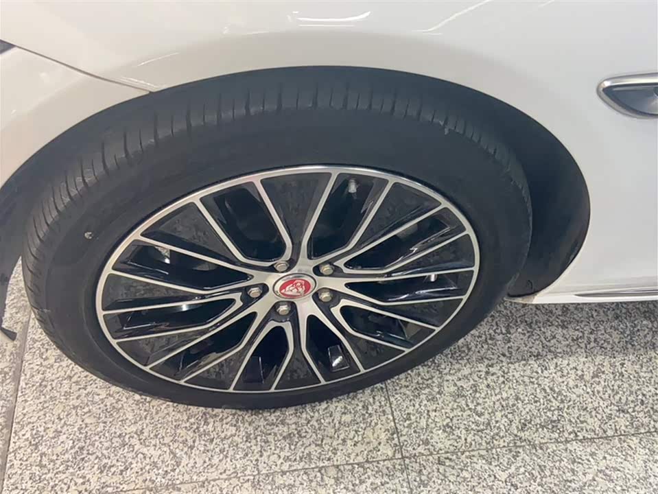 Jaguar XEL Jaguar XEL