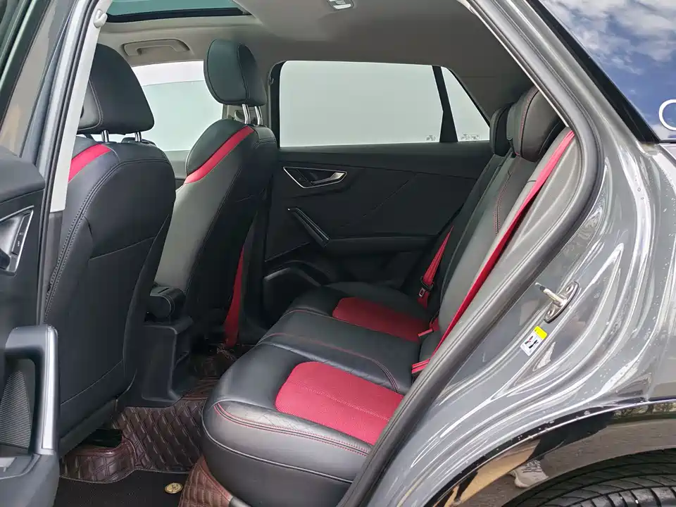 Audi Q2L