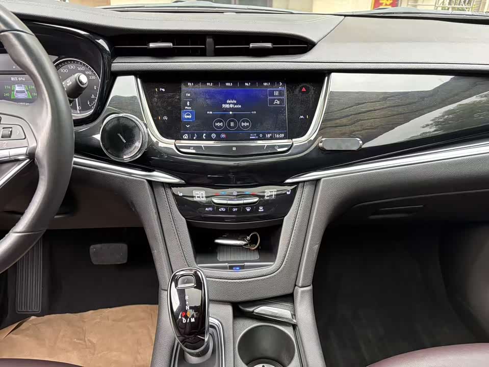 Cadillac XT6