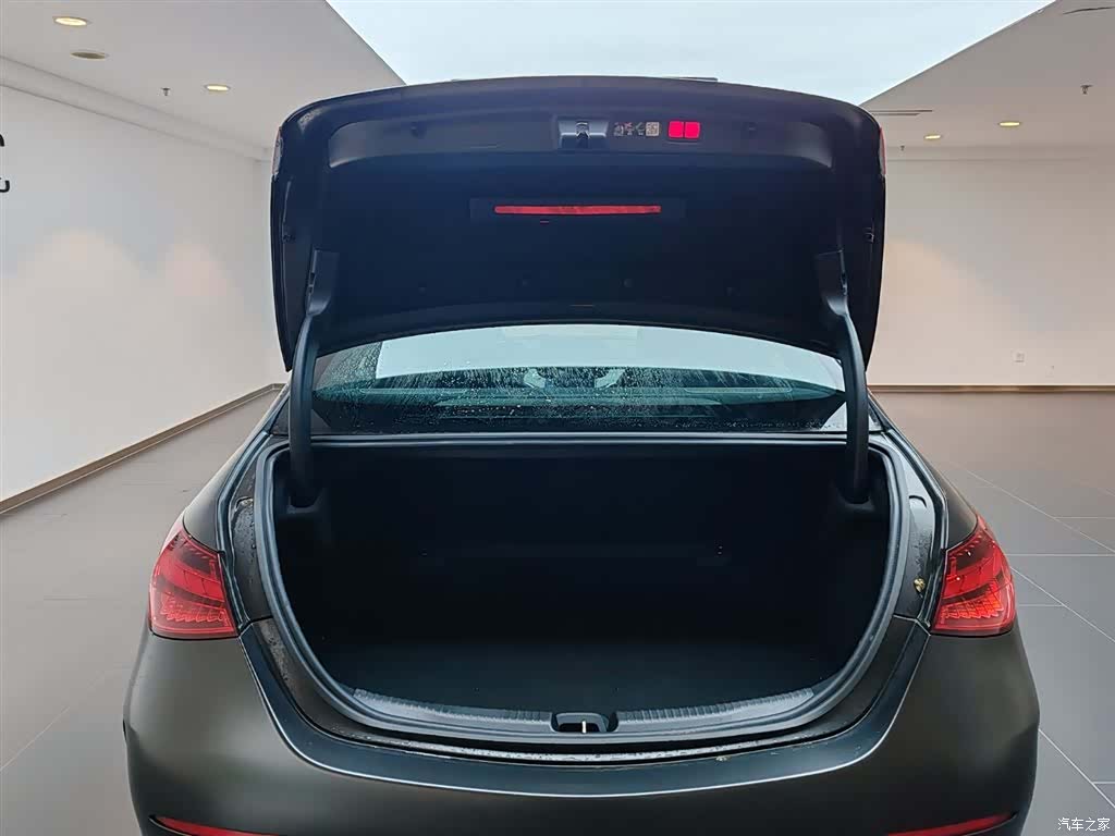 Mercedes-Benz C-Class, 2025 9