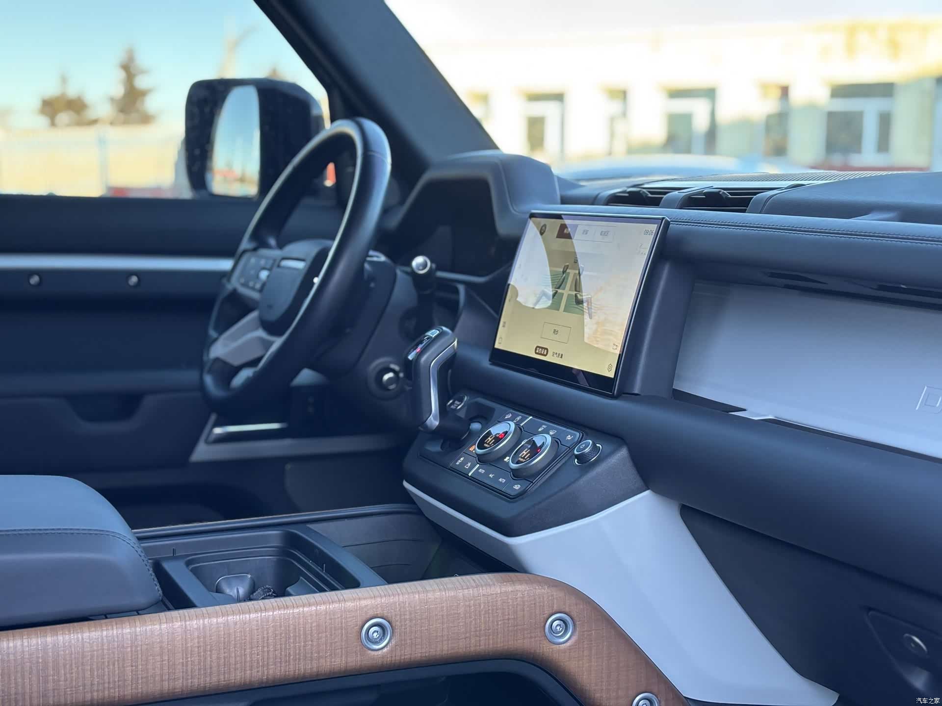 Land Rover Defender, 2023 17