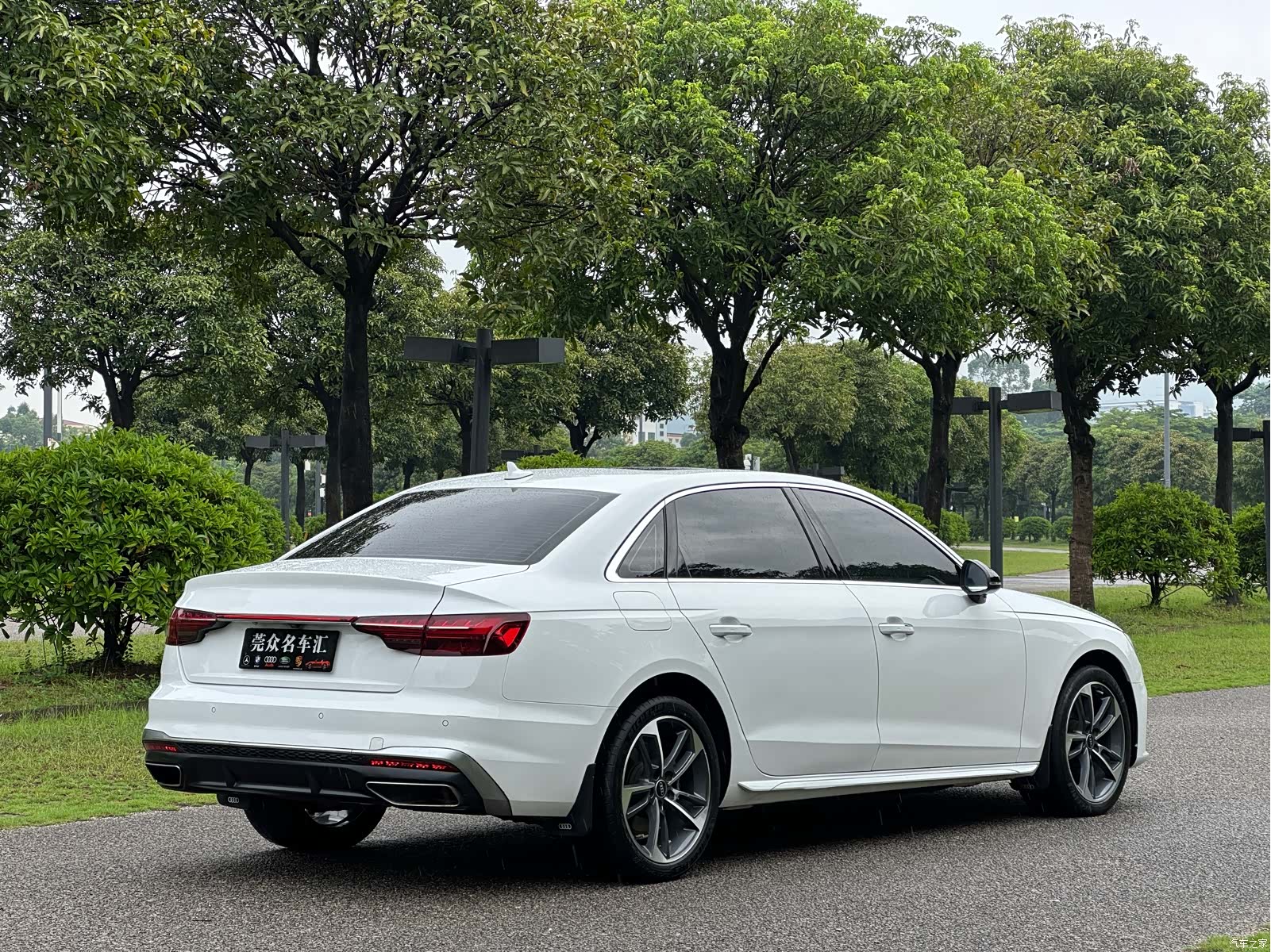 Audi A4L, 2022 все фото