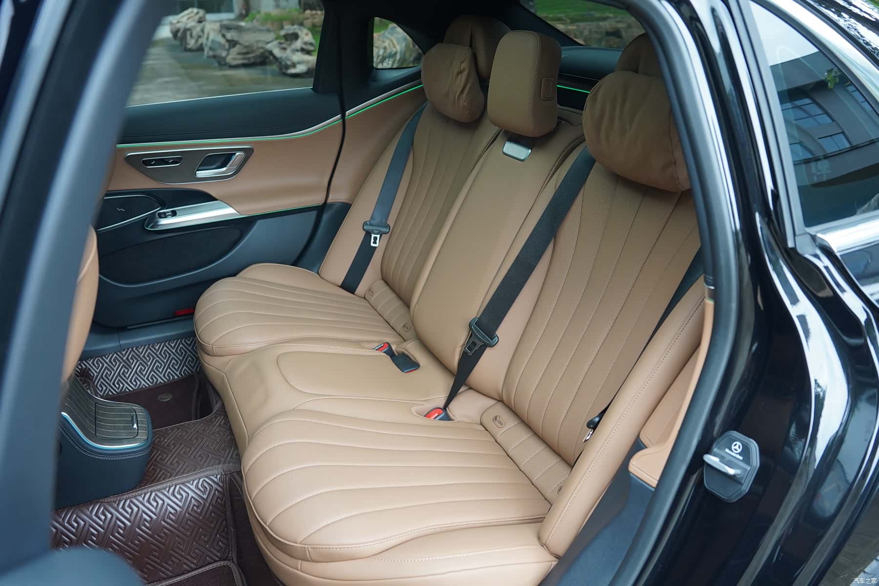 Mercedes-Benz E-Class, 2024 16
