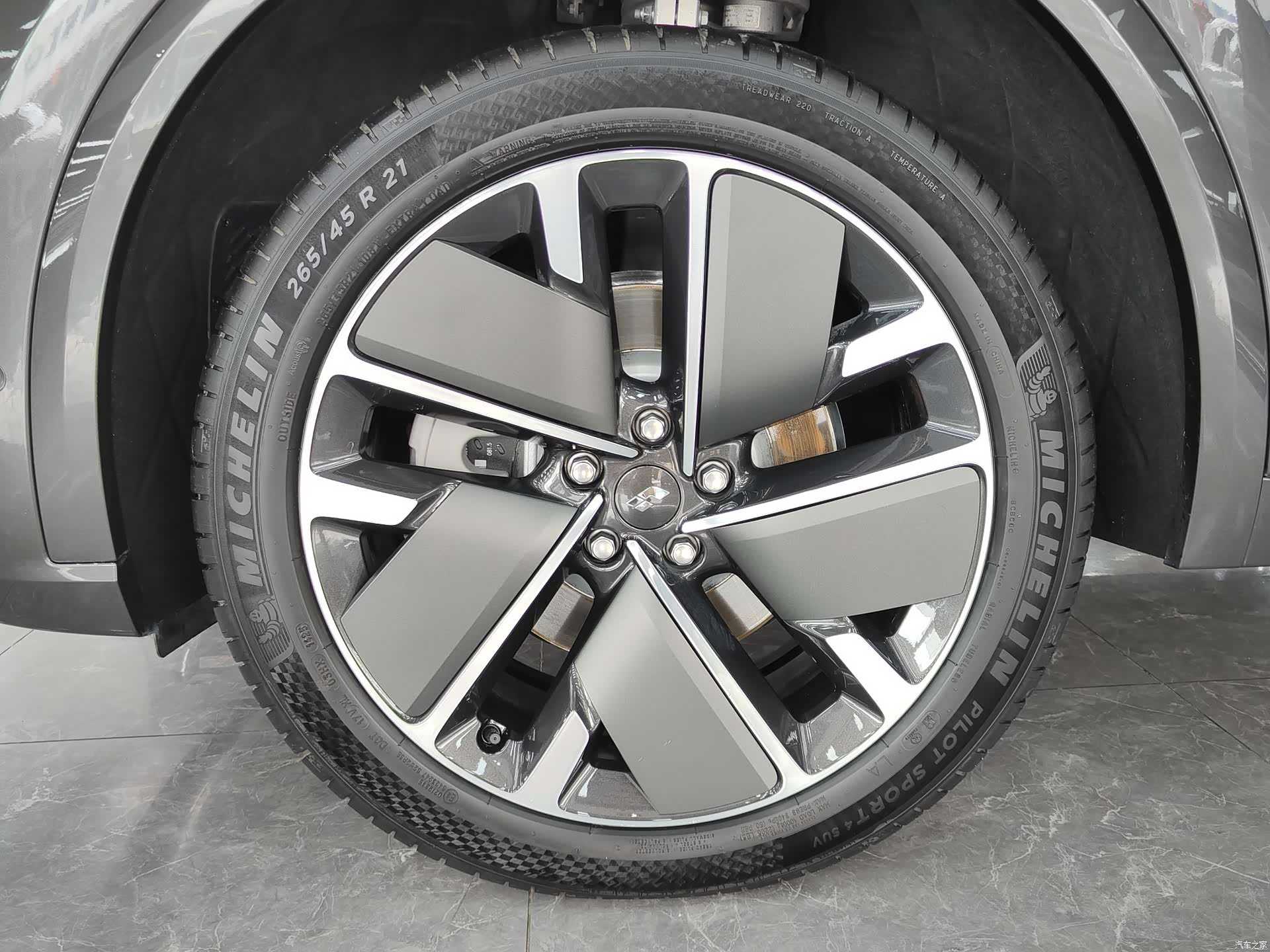 Li Auto L8, 2025 11