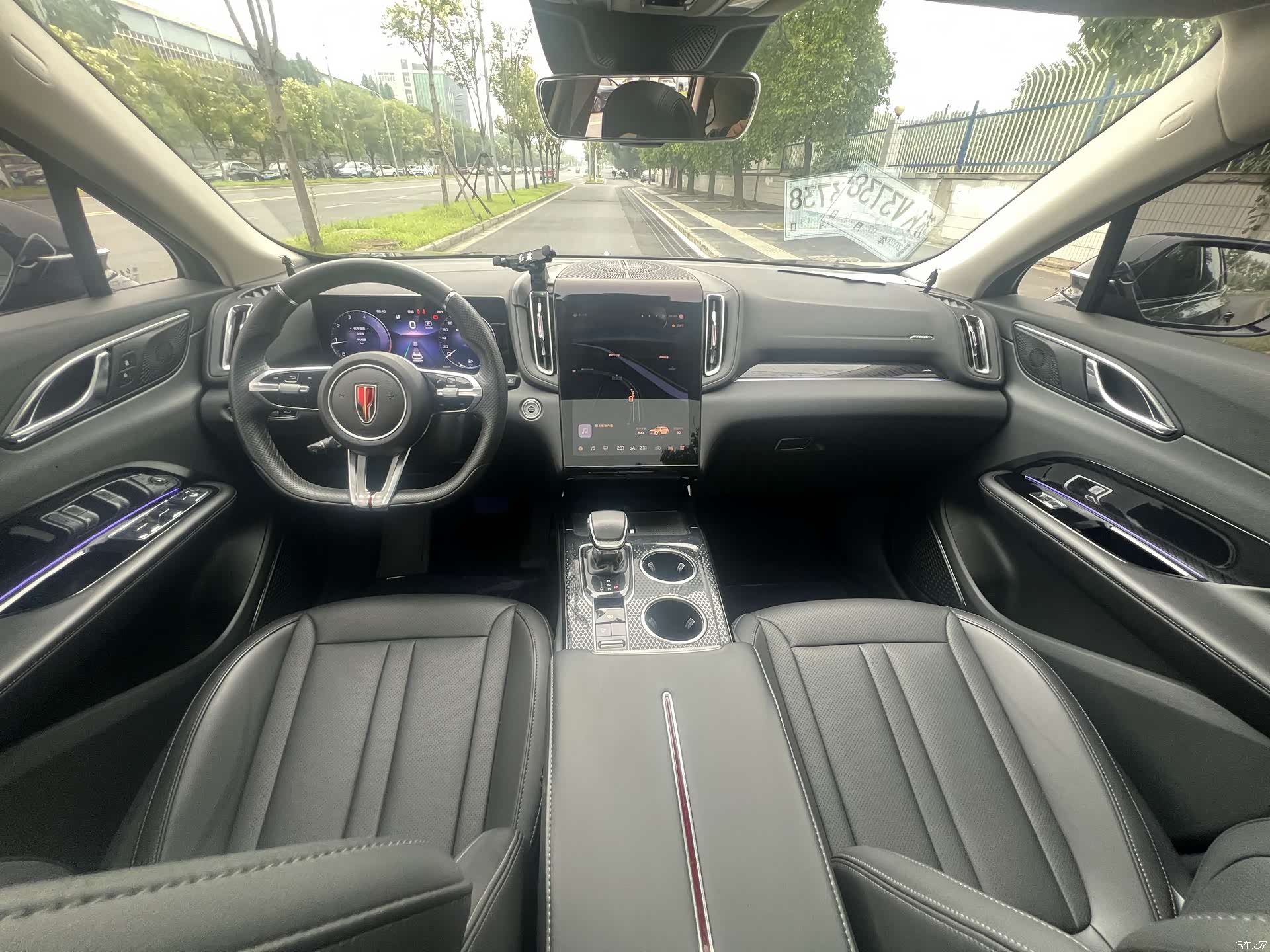 Hongqi HS3, 2024 11
