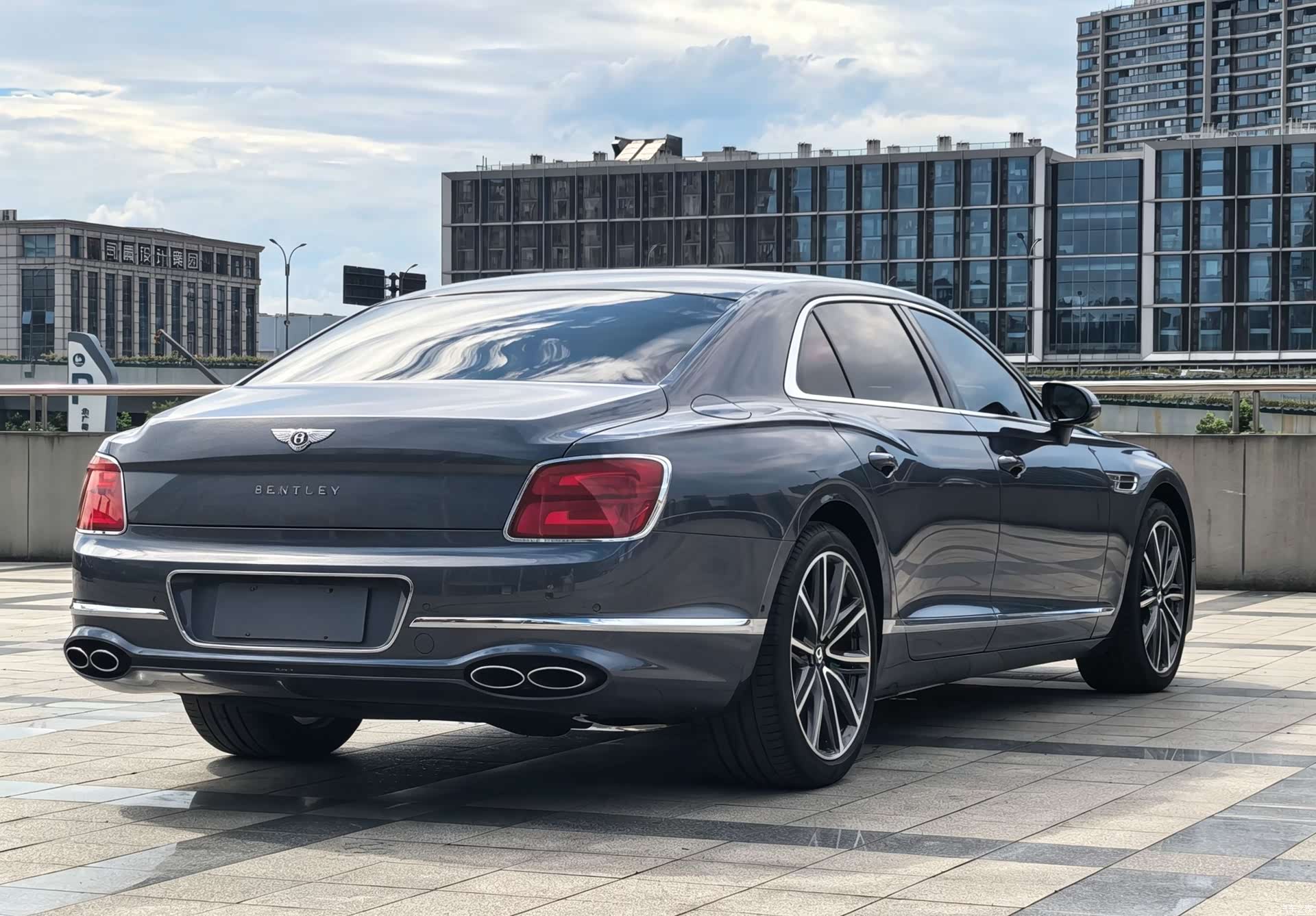 Bentley Flying Spur, 2023 6