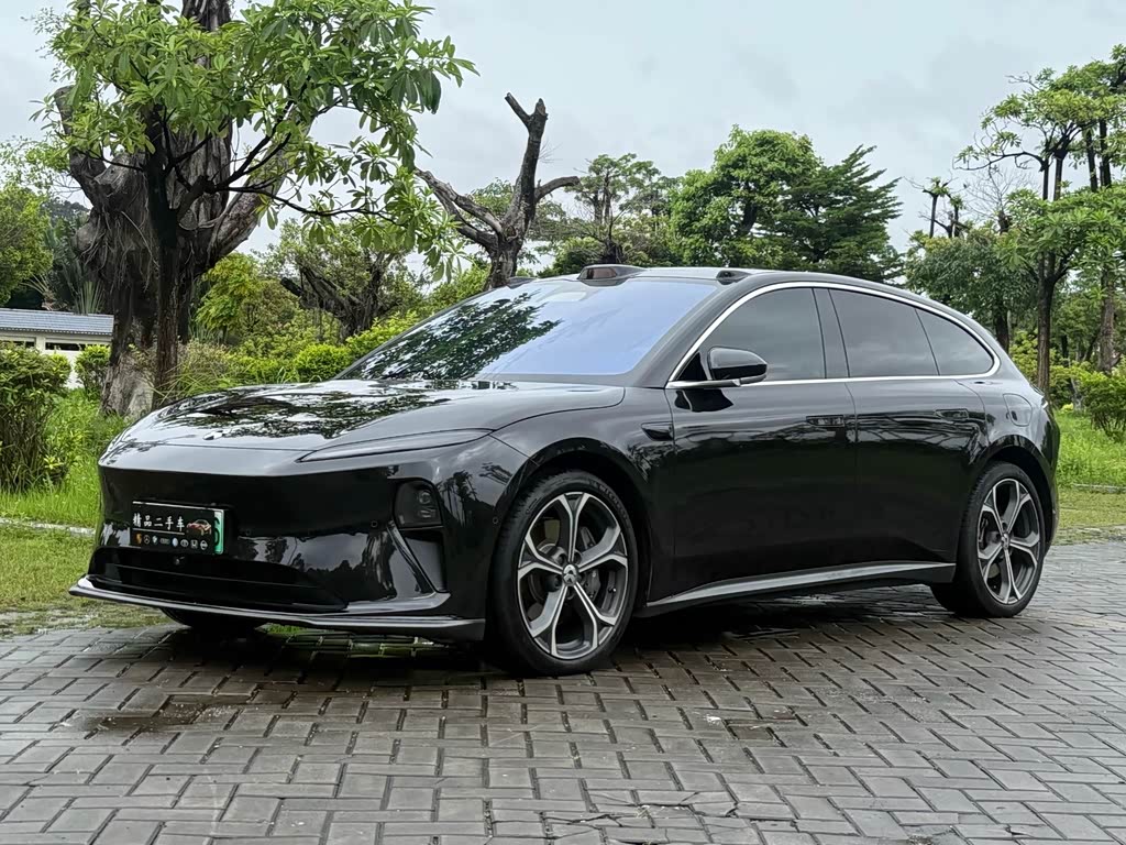 NIO ET5